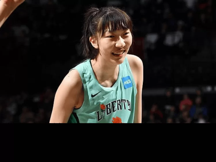 韩旭李月汝合仅6+3！WNBA中国德比凸显女篮尴尬 最强点泡沫被戳破_联赛_比赛_WCBA